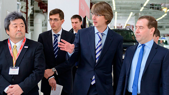 При участии Д.А. Медведева на УАЗе запустили производство японских грузовиков ISUZU по технологии полного цикла.
